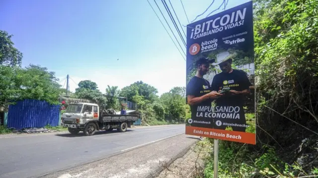 Pôster sobre bitcoinplataforma blaze doubleEl Salvador