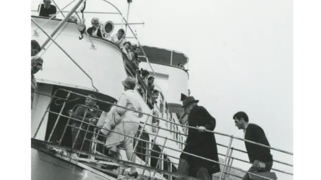 Svaki dolazak broda ili trajekta bio je mali ritual na ostrvu