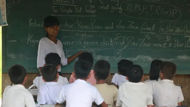 ကျေးရွာတွေက စာသင်ခန်းတွေက အွန်လိုင် ကသင်နိုင်ပါ့မလား