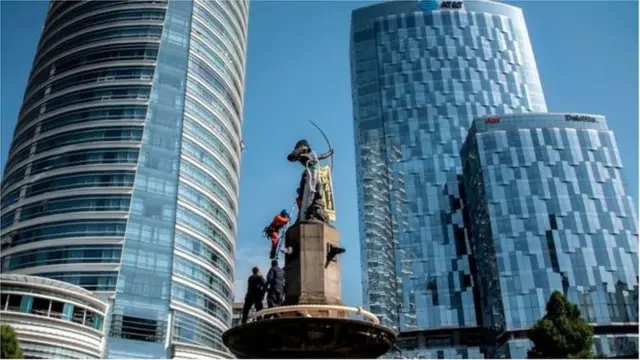 ఆ దేశంలో ద్వందార్థాలు నేర్పిస్తారు