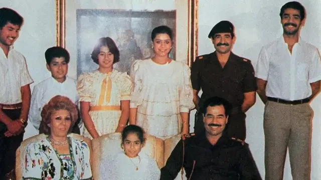 अपनी पत्नी, बेटियों, बेटों और दोनों दामाद के साथ