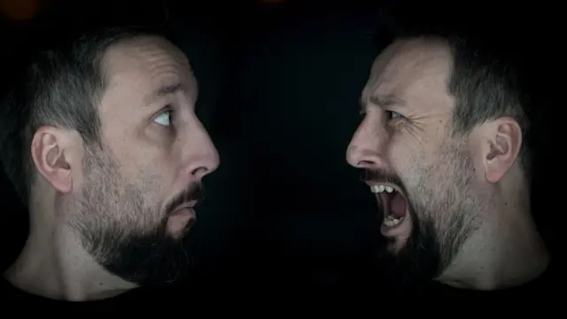 मानसिक आरोग्यः घरातील व्यक्तीला 'मानसिक आजार' झाला आहे हे कसं ओळखाल? त्याला कसा आधार द्याल?