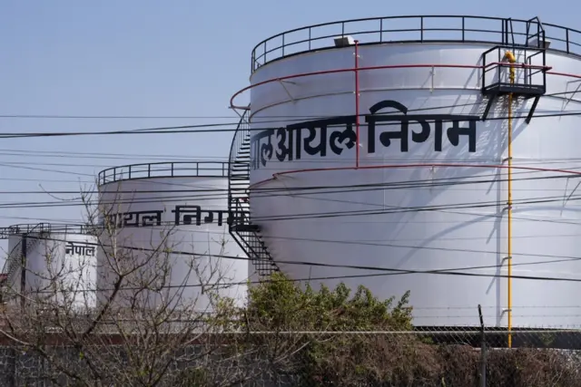 नेपाल आयल निगमको पेट्रोल ट्याङ्क