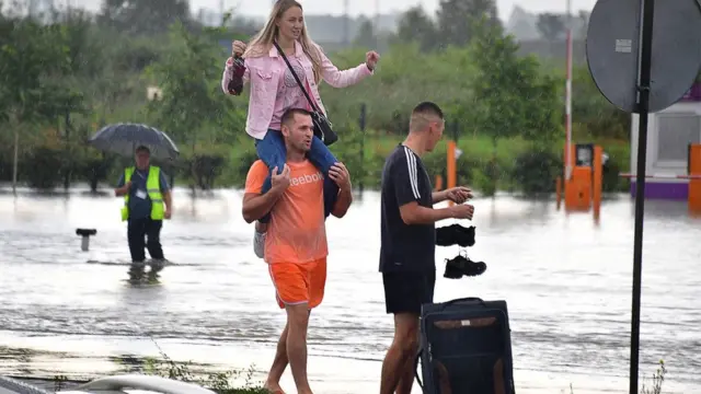 территория аэропорта Владивостока
