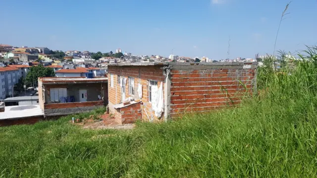 Casa erguidabet game apostaárea do cemitério