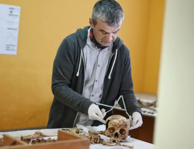 Esqueleto hallado en El Castillo de Huarmey
