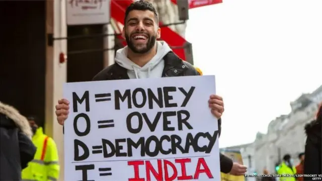 ભારતીય મૂળના લોકો બ્રિટનમાં કરી રહ્યા છે પ્રદર્શન