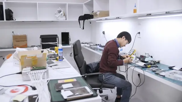 คิมฮักมินขณะทำงานในร้านโซกังจอบส์