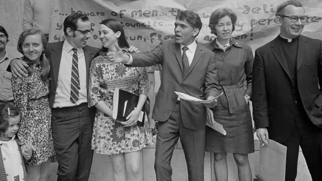Five of the seven persons indicted on charges of allegedly plotting to kidnap Henry Kissinger and blowing up the underground heating system of federal buildings in Washington, leave the Federal building here May 25 after their indictment. (L-R): Mary Scoblick, a former nun and wife of Anthony Scoblick, a former priest: Mrs. Sarah Glick: Eqbal Ahmad, Chicago: Sister Elizabeth McAlister, Tarrytown, N.Y.; Reverend Joseph Wenderoth, Baltimore, MD.