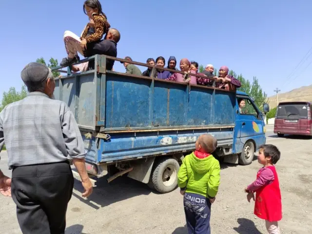 унаадагы кишилер