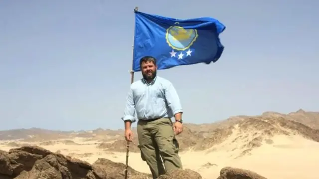 2014இல் பீர் தவீலுக்கு உரிமை கோரிய அமெரிக்கர் ஜெரெமி ஹெடன்