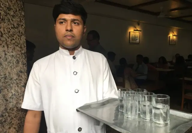 ፍርቂ ብርጭቆ ማይ ዝሓዘ መተኣናገዲ