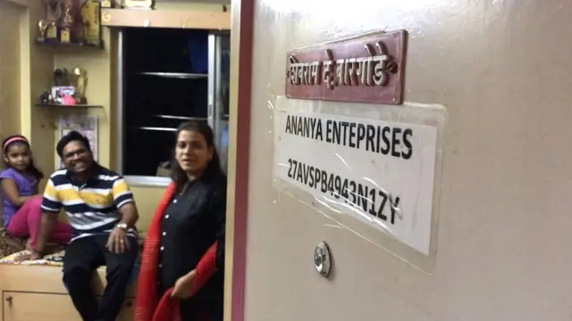 160 स्क्वेयर फ़ीट के घर में नौ लोग