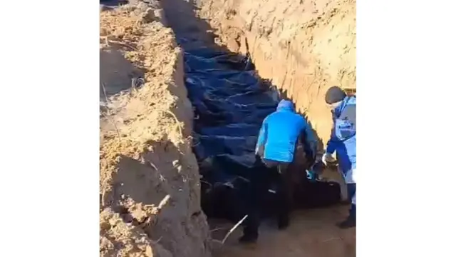 Una fosa común en Bucha