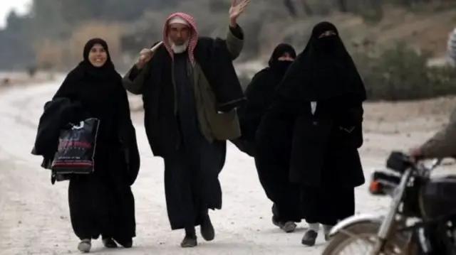 فرار غیرنظامیان از شهر الباب