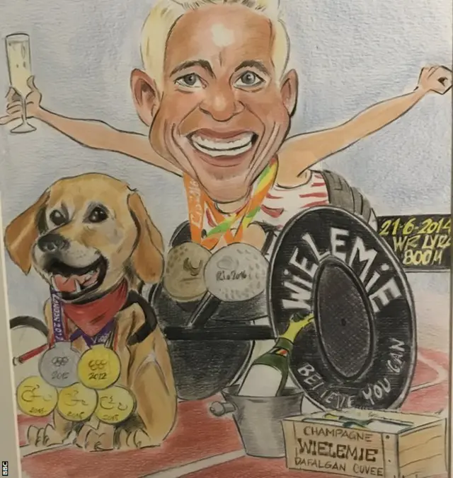 Малюнки на стінах її квартири відзначають досягнення пані Велворт