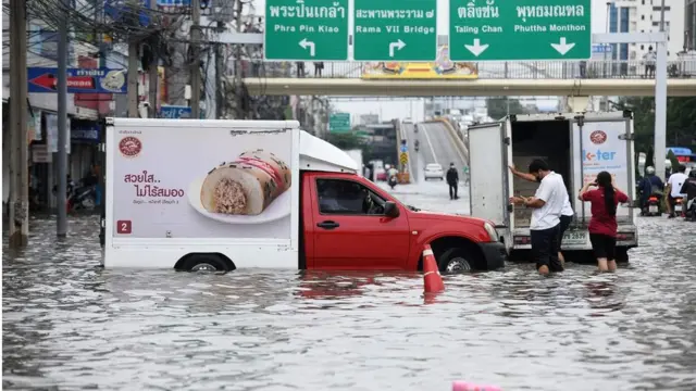 จุดนี้น้ำเคยท่วมสูงจนถึงครึ่งรถกระบะ (แฟ้มภาพ)