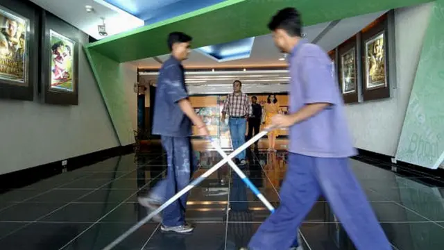 ਸਿਨੇਮਾ ਮਾਲਿਕ ਮੰਨਦੇ ਹਨ ਕਿ ਸਿਨੇਮਾ ਉਨ੍ਹਾਂ ਦਾ ਹੈ ਤਾਂ ਉਹ ਕੋਈ ਵੀ ਰੋਕ ਲਾ ਸਕਦੇ ਹਨ