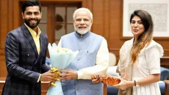 रवींद्र जडेजा, नरेंद्र मोदी के साथ रिवाबा