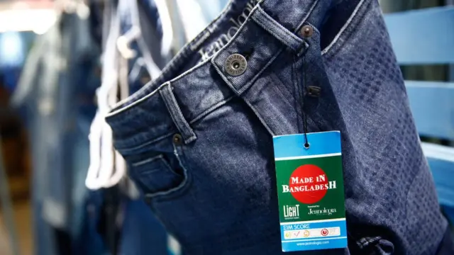 বাংলাদেশে তৈরি জিনস ভারতের বাজার ছেয়ে ফেলছে বলে ভারতীয় শিল্প মালিকদের বক্তব্য