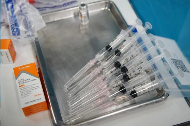 กระทรวงสาธารณสุขได้นำเสนอโครงการเพิ่มเติมสำหรับวงเงินที่เหลือแล้ว ในจำนวนนั้นรวมทั้งการจัดซื้อวัคซีนเพิ่มเติม และอุปกรณ์ทางการแพทย์และยารักษาโรค