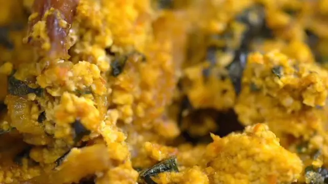 Ọbẹ Ẹgusi sise ati jijẹ