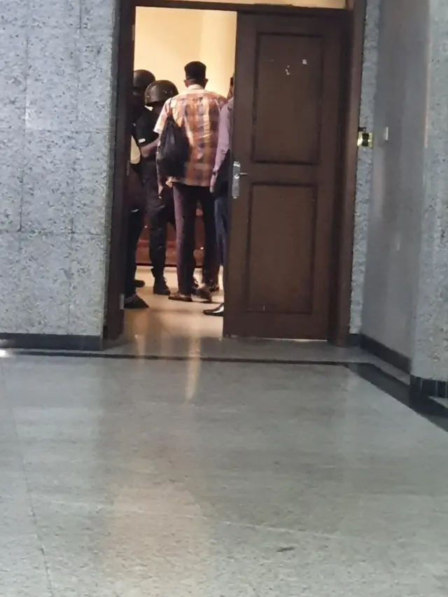 Ẹnu ọna yii ni wọn ko awọn afurasi naa gba wọle sinu gbọngan igbẹjọ