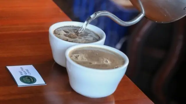 कॉफ़ी से कैफ़ीन निकालना