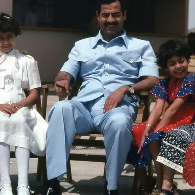 सद्दाम हुसेन आपल्या कुटुंबासोबत