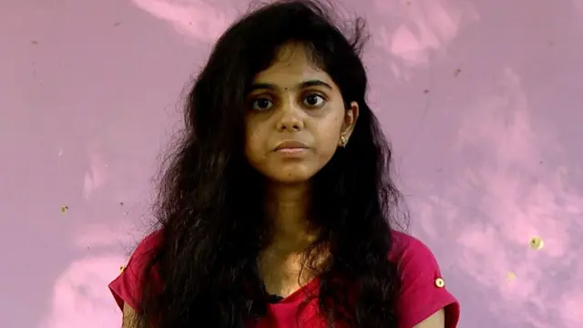 کاویہ کو وہاں جا کر یہ دیکھنا ہے کہ وہاں لوگ کیسے ہیں اور انڈیا والوں کے بارے میں وہ کیا سوچتے ہیں