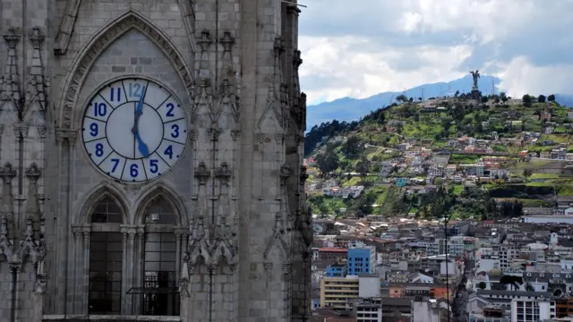 Города с различными стилями жизни и колоритная культура очень привлекают эмигрантов (на снимке - столица Эквадора Кито)