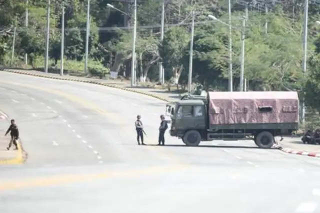 মিয়ানমারে একটি মহাসড়ক বন্ধ করে দিয়েছে সেনাবাহিনী।