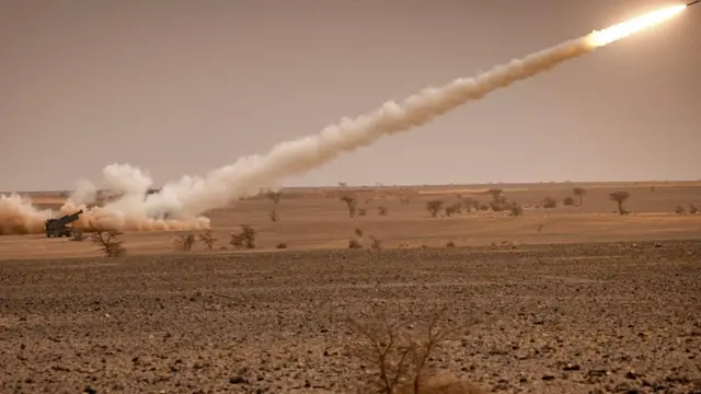 Hệ thống Pháo phản lực Cơ động Cao đặt trên xe bánh lốp (HIMARS)