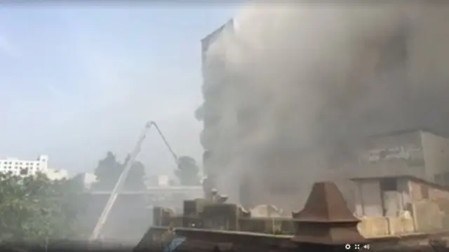 பிரபல துணி கடையில் தீ : தீயை அணைக்க தீயணைப்பு வீரர்கள் கடும் முயற்சி