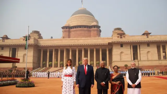 குடியரசு தலைவர் மாளிகையில் டிரம்ப்