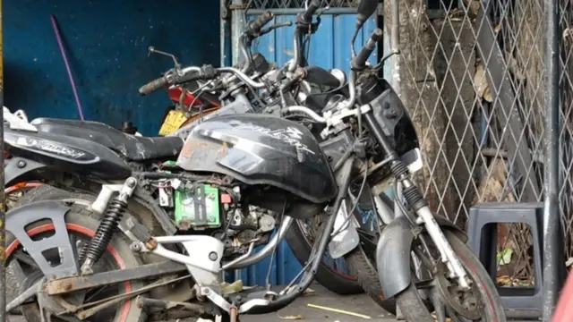 இலங்கையில் பழைய கார்கள் மட்டுமே ஓடுவது ஏன்?