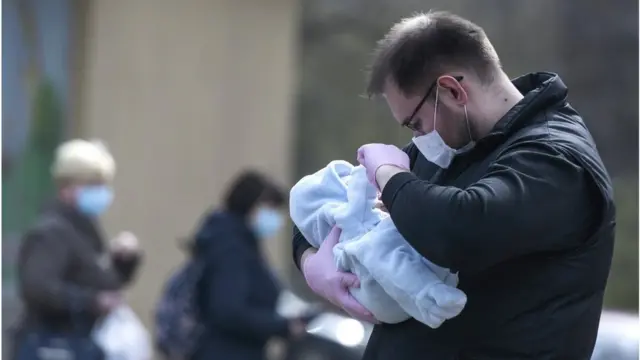 чоловік з дитиною