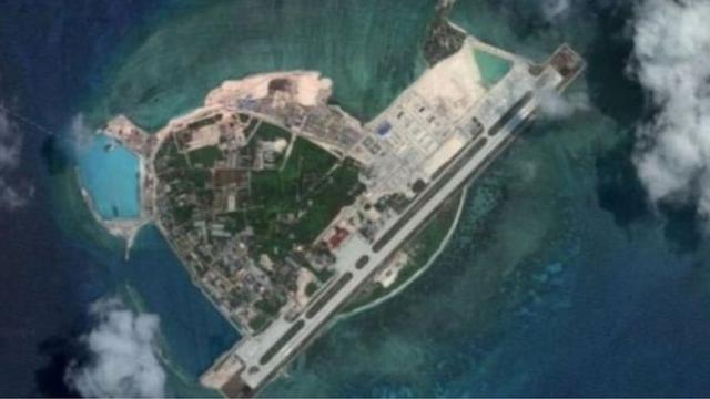 西沙群岛处于中国实际控制下，归海南省三沙市管辖。三沙市政府位于西沙群岛的永兴岛