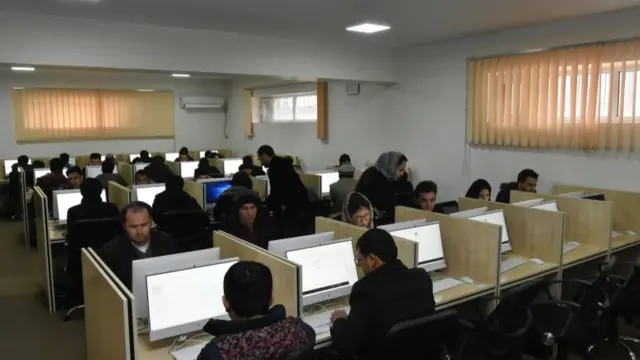 برگزاری امتحان کامپیوتری نیز نتوانسته مشکل روند استخدام را حل کند