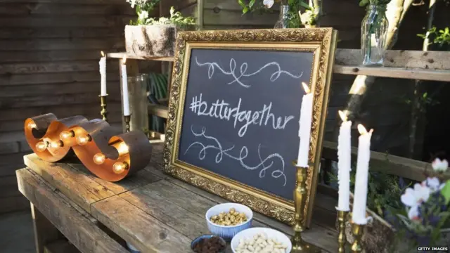 લગ્નમાં હેશટેગ સાથે