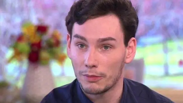 د کورنۍ مشر ورو لوک بنت د خپل مور او پلار له مړینې وروسته د خپل ژوند کیسه په یوه تلوېزیوني پروګرام کې وکړه