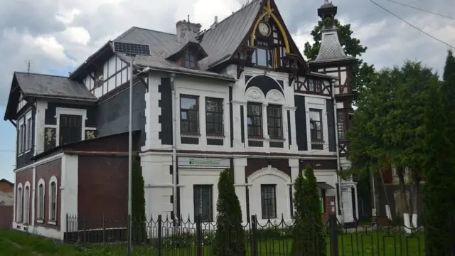 Гараж та квартири