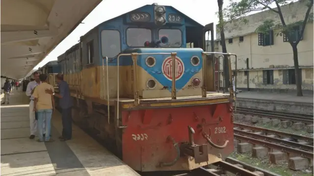 দেরিতে ছেড়ে যাওয়া অন্যতম বড় সমস্যা।