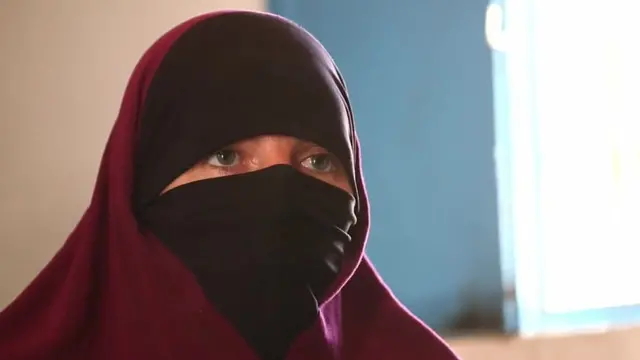 لیزا سمېت له بي بي سي سره خبرو کې په جګړه کې خپل ګډون او یا د ښځینه جنیګالیو روزل رد کړي دي