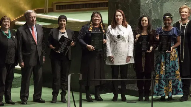 Joênia Wapichana recebe prêmiovaidebet multadireitos humanos da ONU