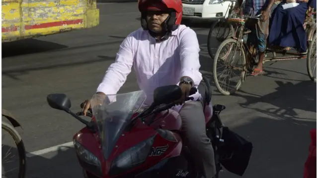 মোটর সাইকেল।