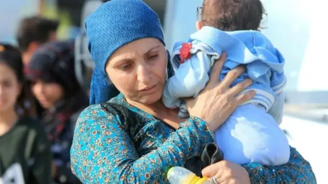 Abantu bagera ku 300,000 bivugwa ko bamaze guhunga ibikorwa by'urugomo mu majyaruguru ya Syria