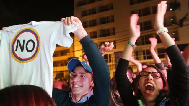 Hayır oyu verenlerin başkent Bogota'da yaptıkları kutlama.