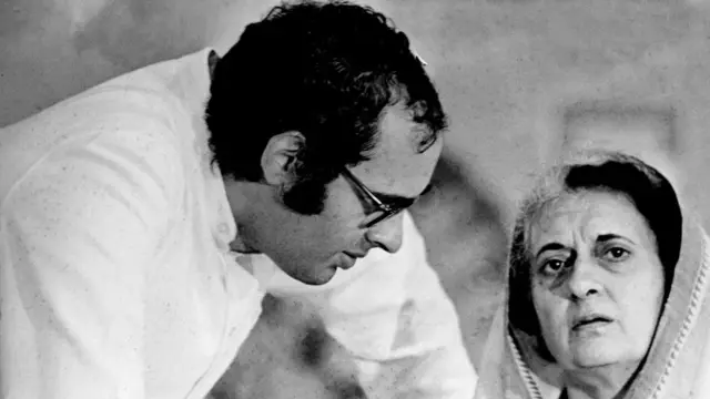 سنجے گاندھی اپنی والدہ اندرا گاندھی کے ساتھ