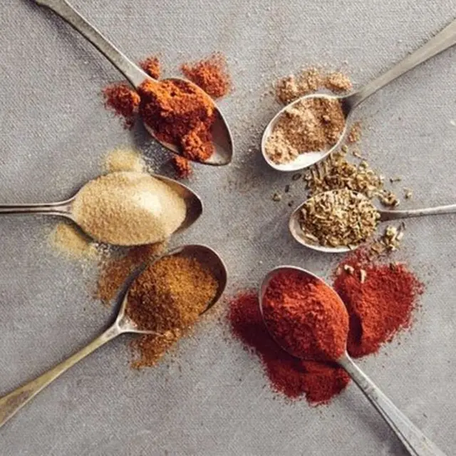 Des épices naturelles sont considérées comme une alternative au bouillon